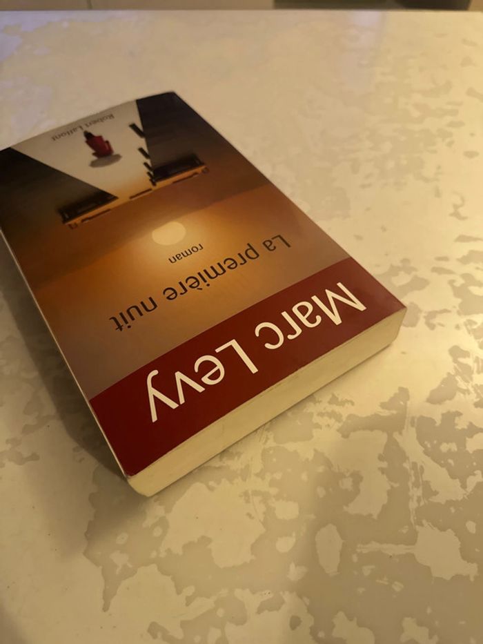 Livre la première nuit - Marc levy - photo numéro 4
