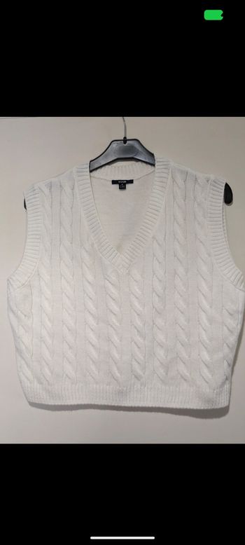 Beau pull torsadé sans manches Kiabi blanc. Taille 38