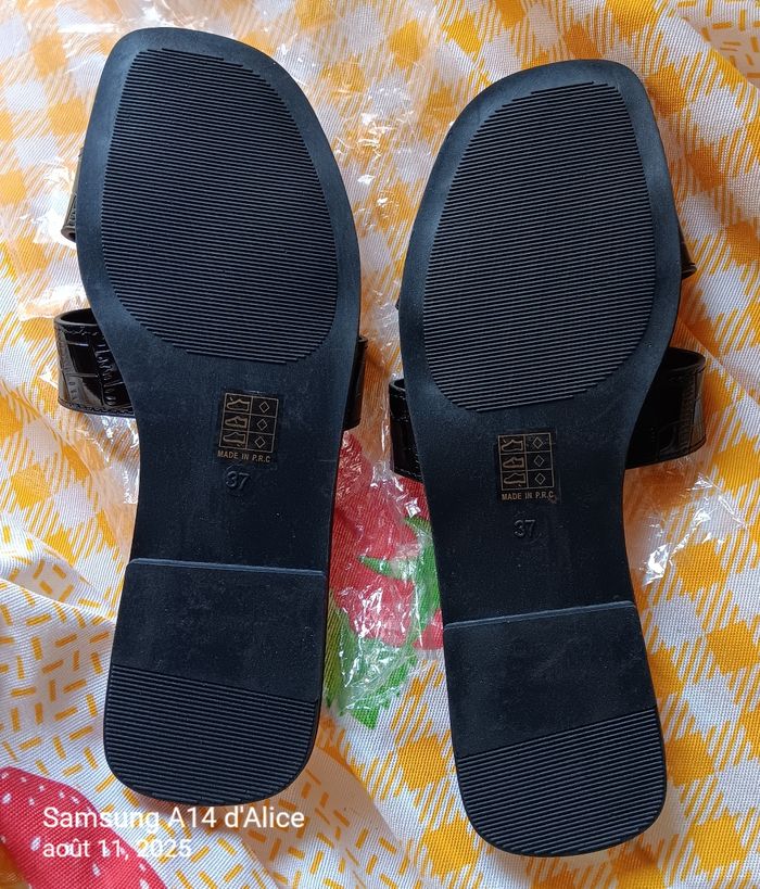 Claquettes, sandales - photo numéro 3