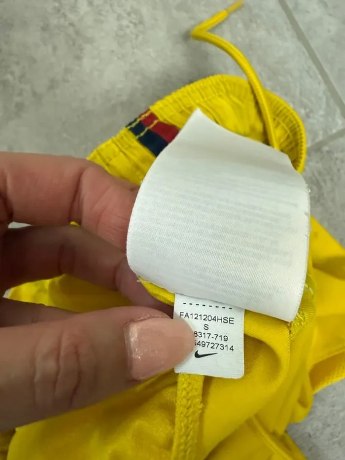 Short FCB Barcelone Nike taille 8-10 ans - photo numéro 4