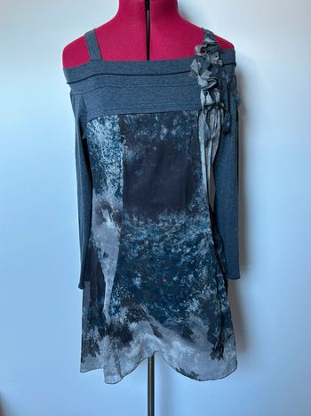 Robe grise Mado et les autres imprimé forêt obscure