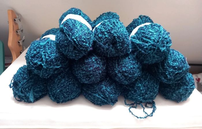 Lot 13 pelotes Bouclette