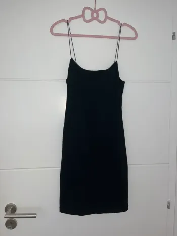 Robe noire courte