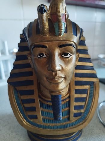 Statuette