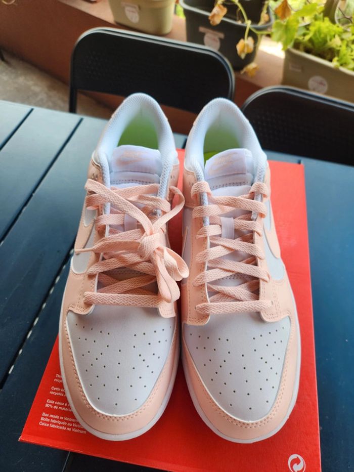 Nike dunk low Taille 43 neuves blanc corail - photo numéro 4