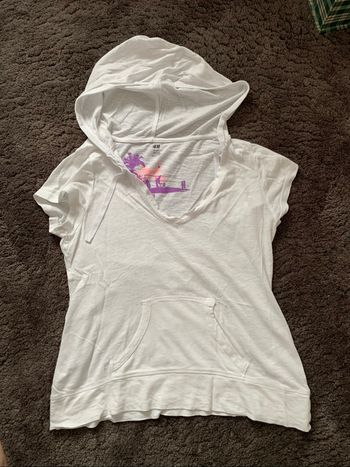 Tee shirt à capuche