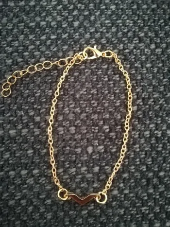 Joli bracelet doré, chaîne fine, lettre V, neuf