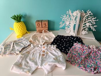 5 shorts filles taille 3 mois