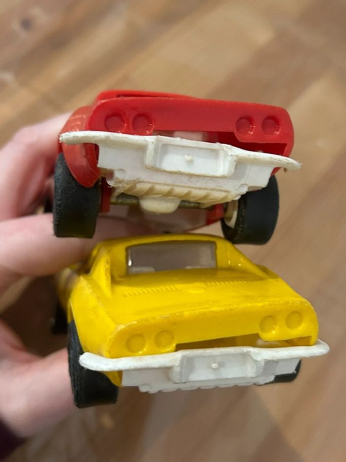 Lot de 2 anciennes chevrolets corvette Tonka en plastique  jaune et rouge 1/24 1970 - photo numéro 13