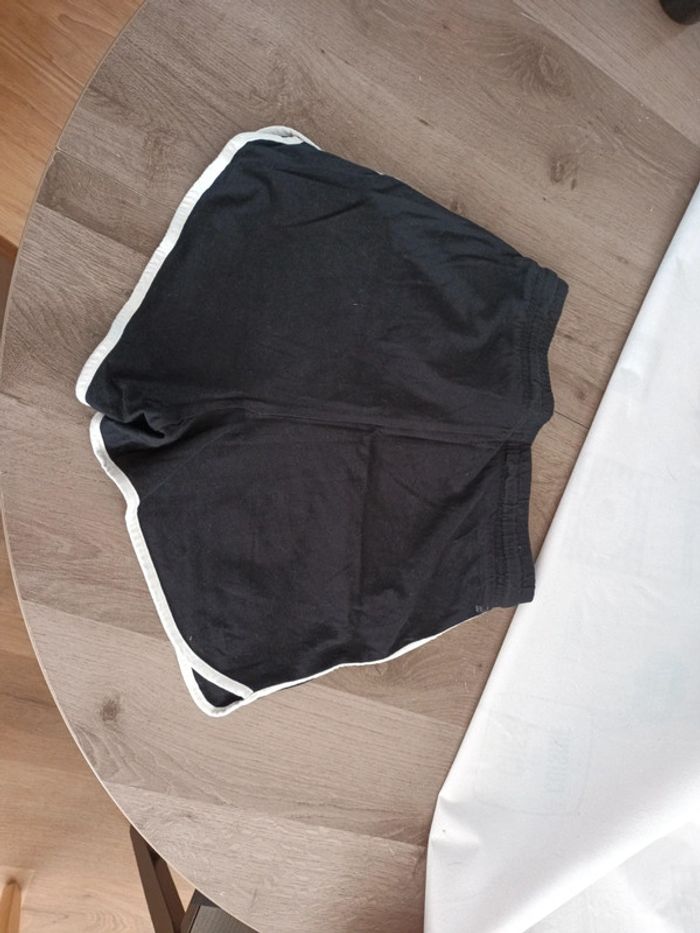 Short fille - photo numéro 5