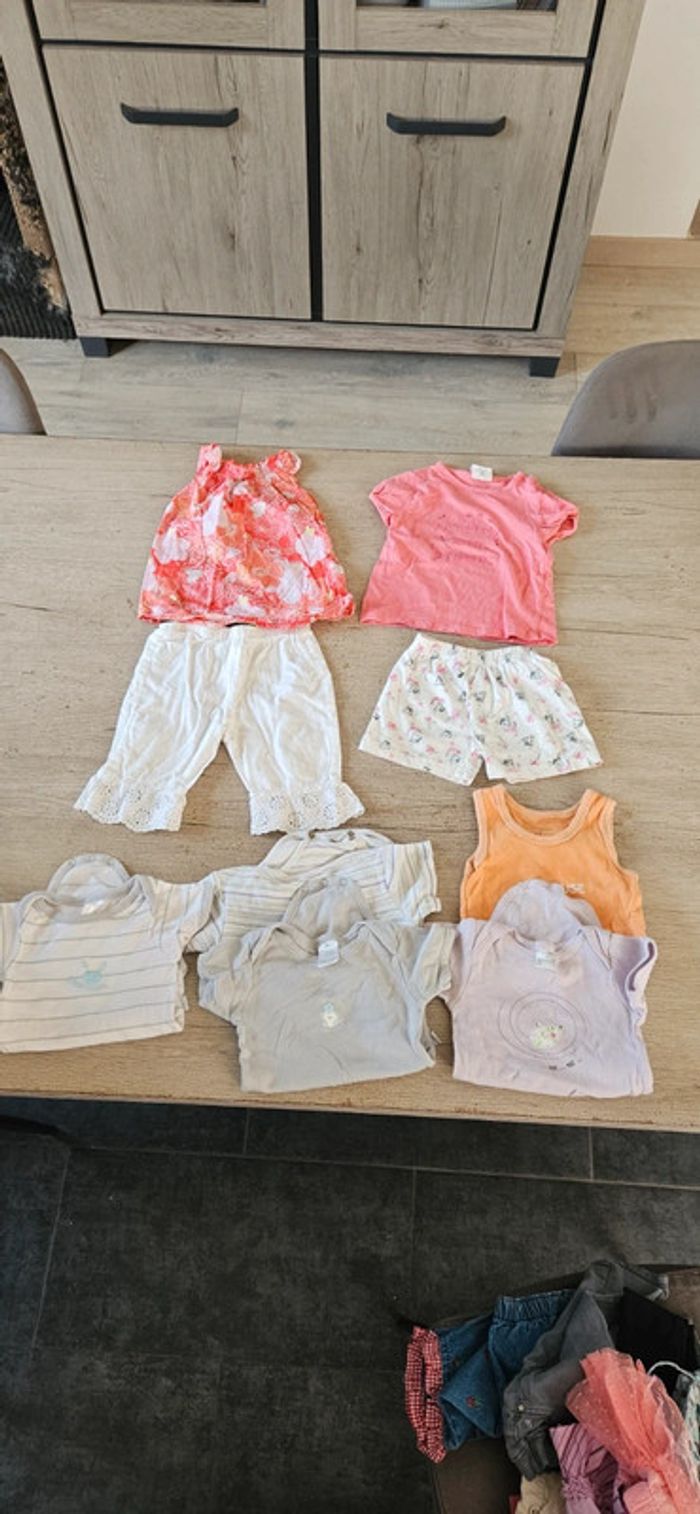 Lot de 38 vêtements fille printemps/été en 12 mois, très bon etat - photo numéro 3