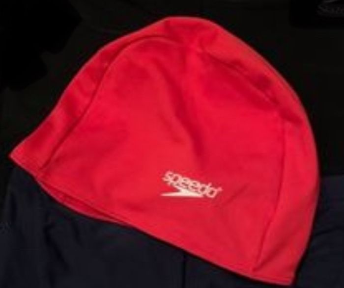 Maillot de bain short et un bonnet speedo taille14/ 16ans - photo numéro 4