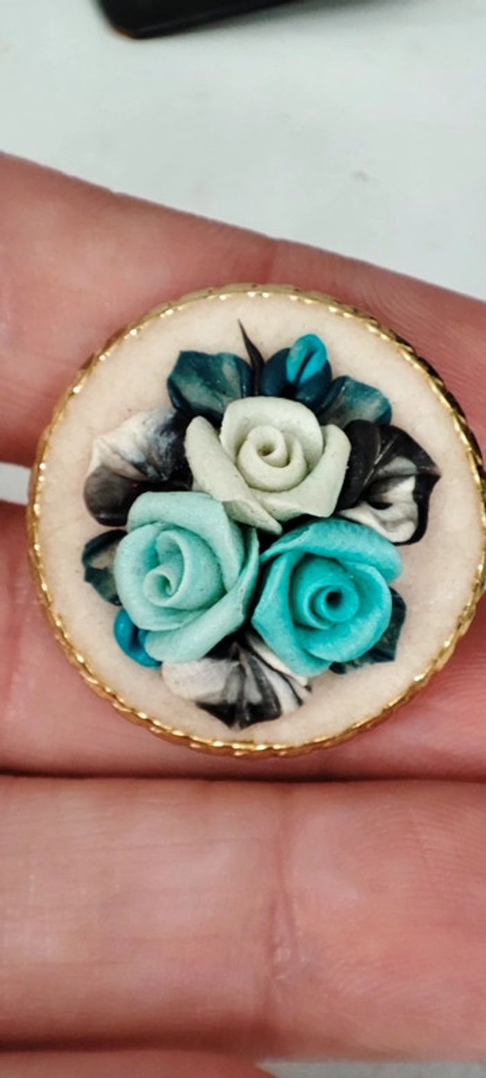 Broche roses bleues - photo numéro 4