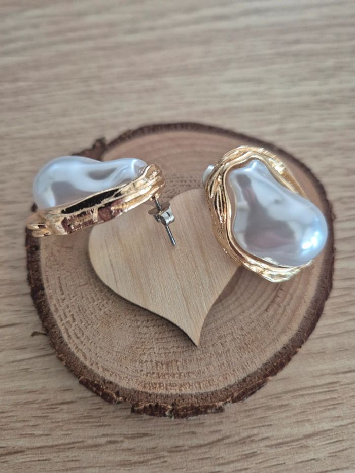 Boucle d'oreilles blanche et doré