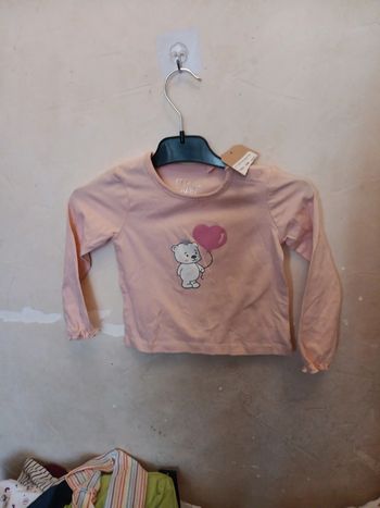 Tee-shirt  24 mois avec étiquette