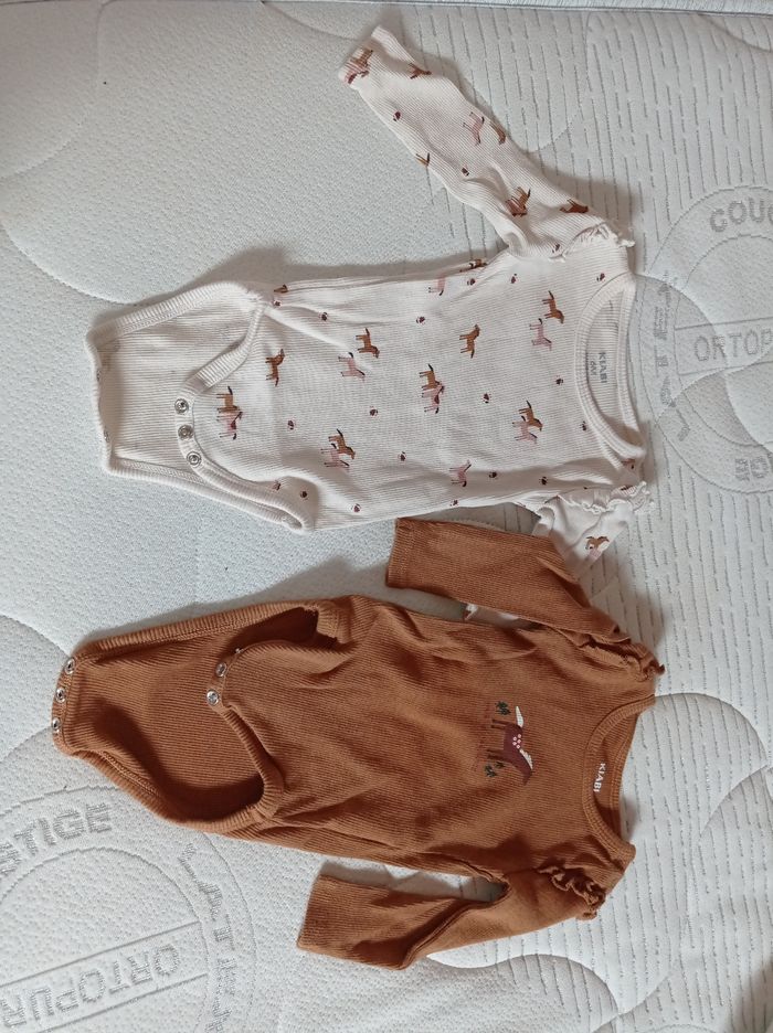 Lot Bodys manches longues 6 mois. - photo numéro 4