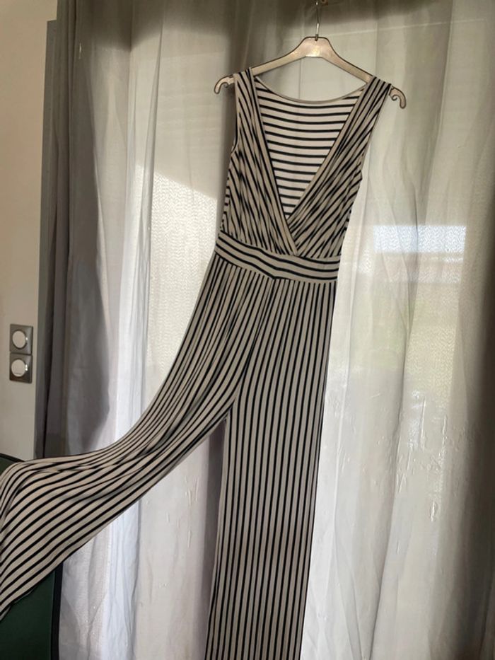 Combinaison blanche à rayures bleues taille 3 - photo numéro 2