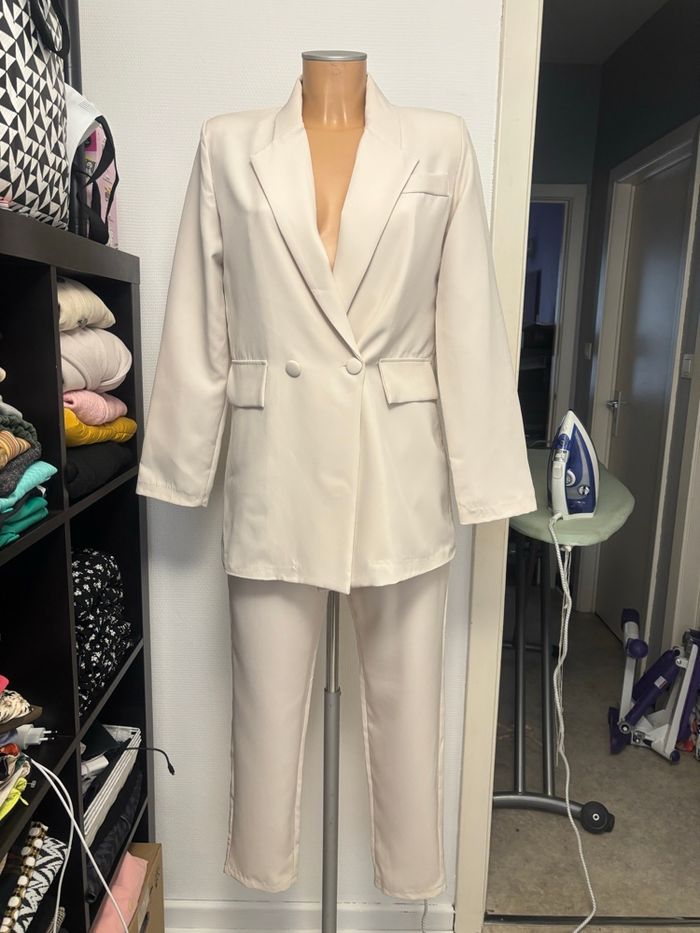 Ensemble tailleur neuf - photo numéro 1