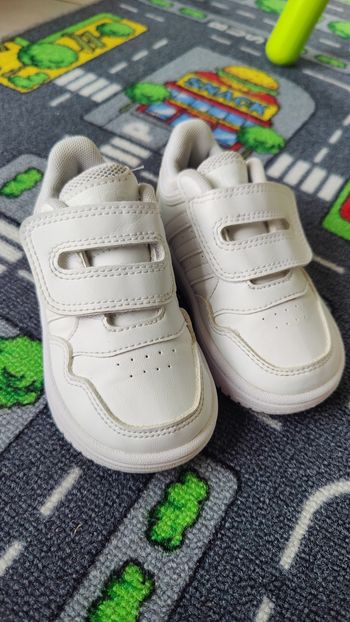 Basket Adidas taille 22