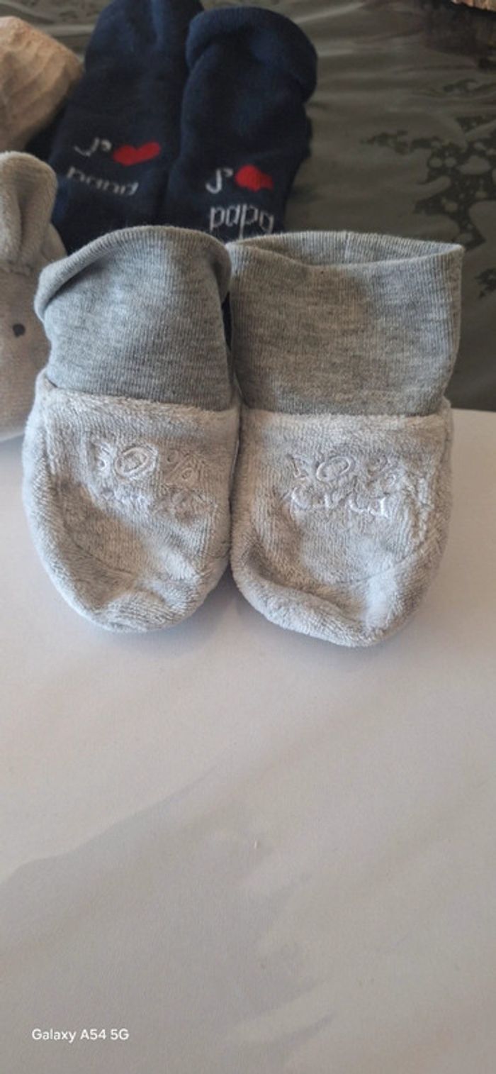 Lot de petit chaussons et chaussettes - photo numéro 11