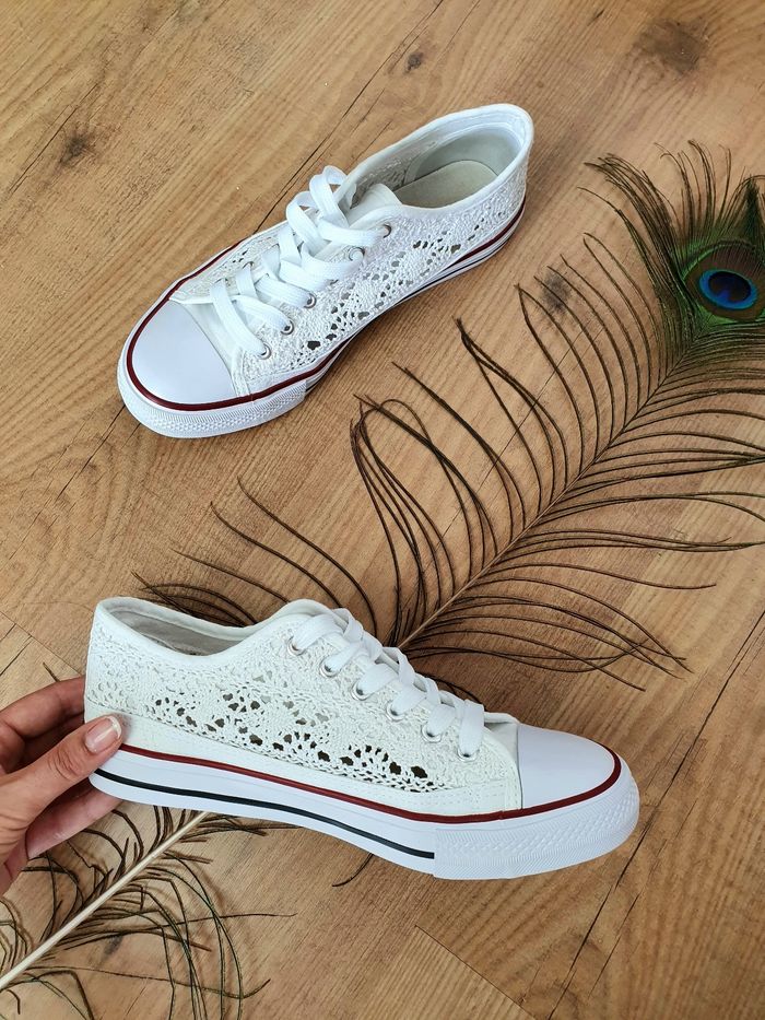 Baskets basses blanches Dentelle Pointure 39 - photo numéro 2