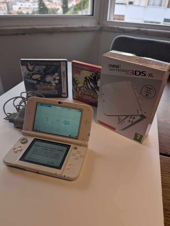 Nintendo 3DS XL blanche avec 2 jeux Pokémon !