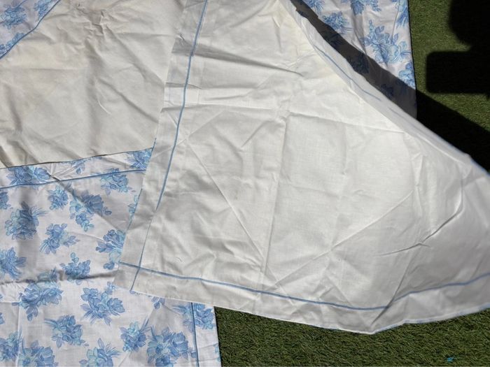 Ensemble draps 2P + 2 taies d’oreillers année 70 - à motif fleuri bleu - 100% coton - photo numéro 3