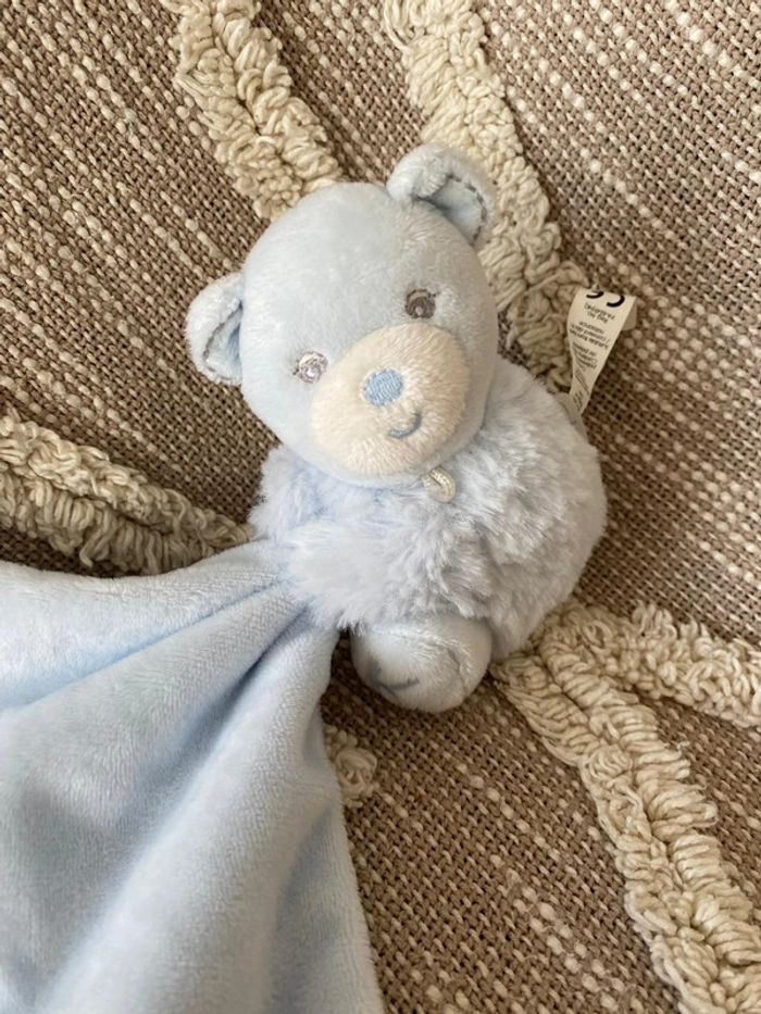 Peluche doudou mouchoir 12cm Kaloo ours bleu pâle parfait état - photo numéro 2
