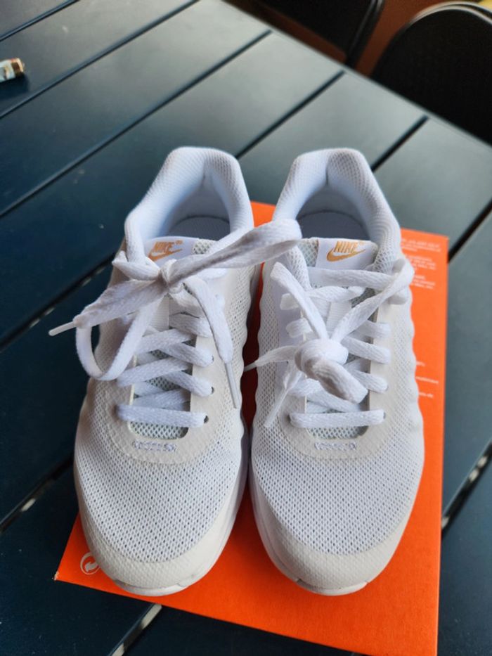 Nike air max invigor garçon Taille 27,5 neuves - photo numéro 4