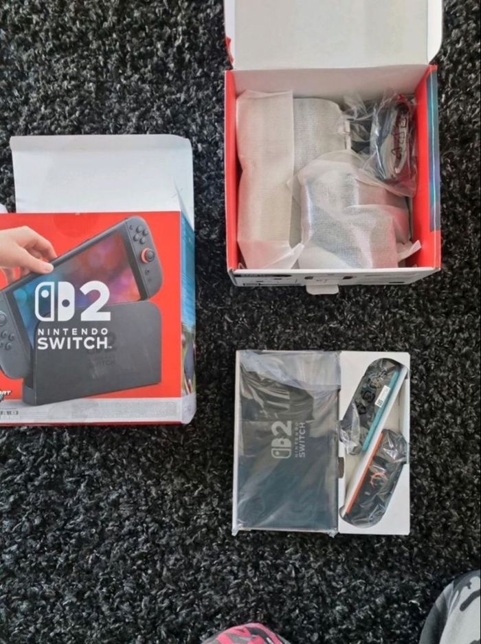 Console Nintendo Switch 2 + lot Mario Kart World - photo numéro 3