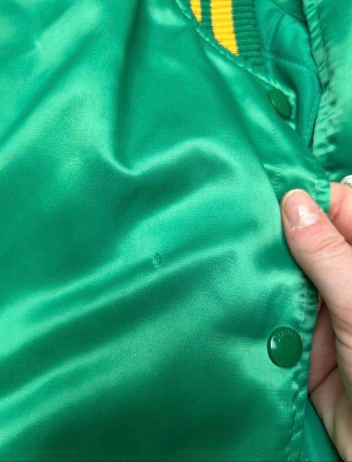 Jolie veste jamais porté - photo numéro 4