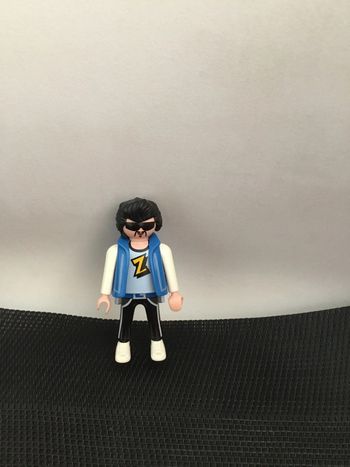 Playmobil figurine rockeur banane et lunettes noires tee-shirt Z