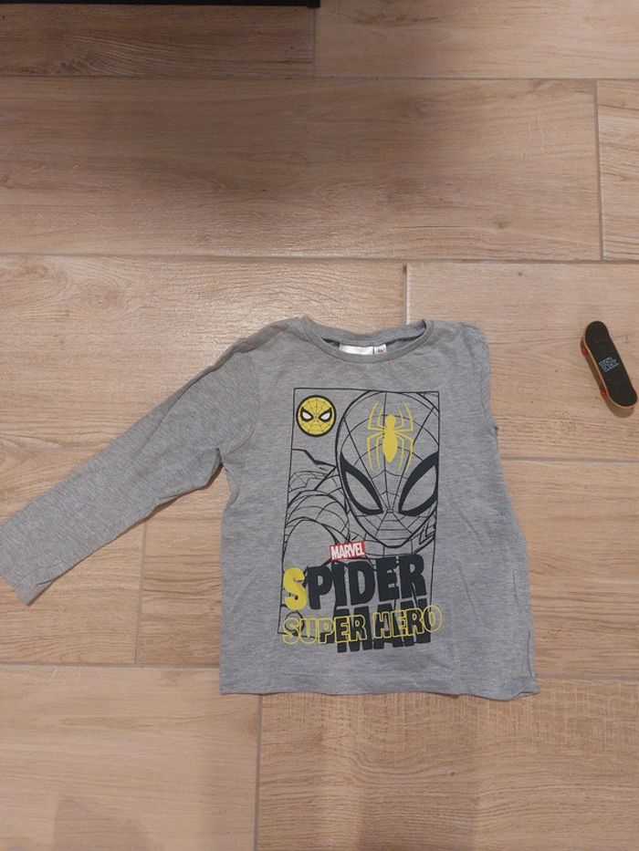 T Shirt à manches longues - Spiderman - 4 ans - photo numéro 2