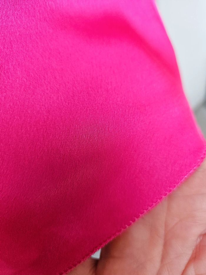 Made in Italy. Top fushia satiné bretelles dorée taille M - photo numéro 7