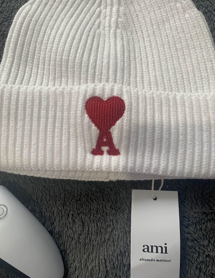 Bonnet ami blanc à cœur rouge - photo numéro 2