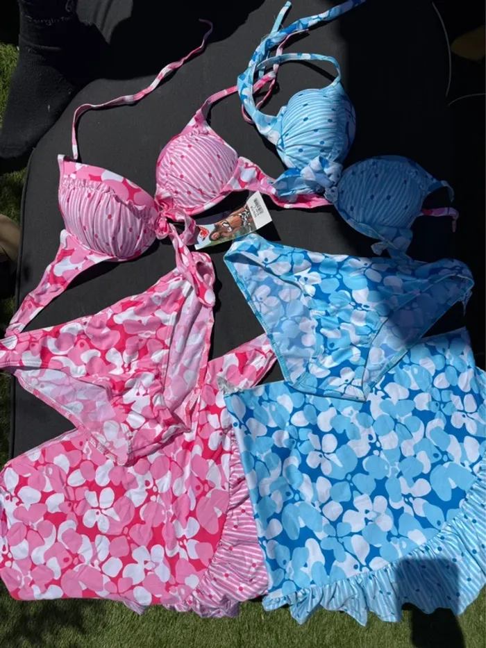 Neuf lot de 2 maillots de bain 2 pièces + paréos taille L