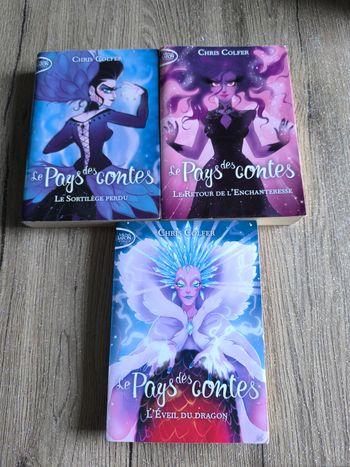 Lot de 3 livres le pays des contes