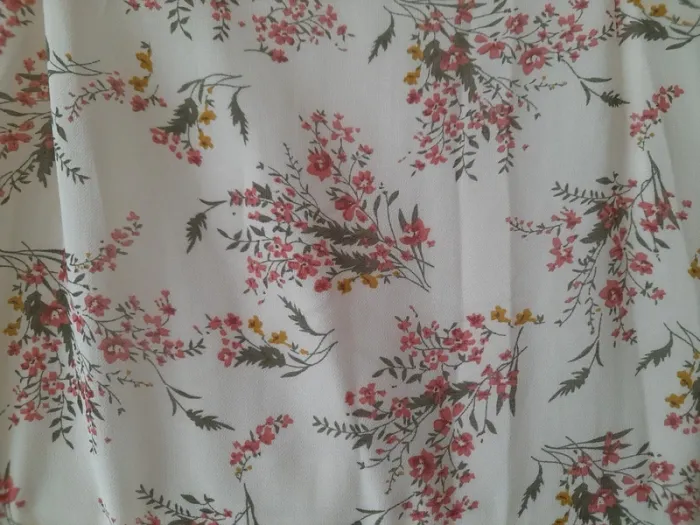 Robe longue forme cintrée et joli décolleté - photo numéro 8