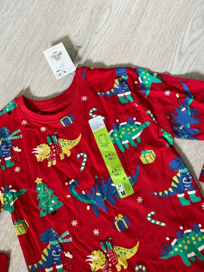 T-shirt Primark, thème Noël et dinosaures taille 4 5 ans neuf - photo numéro 3