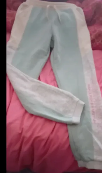Très joli pantalon de jogging Kiabi 10 ans en très bon état