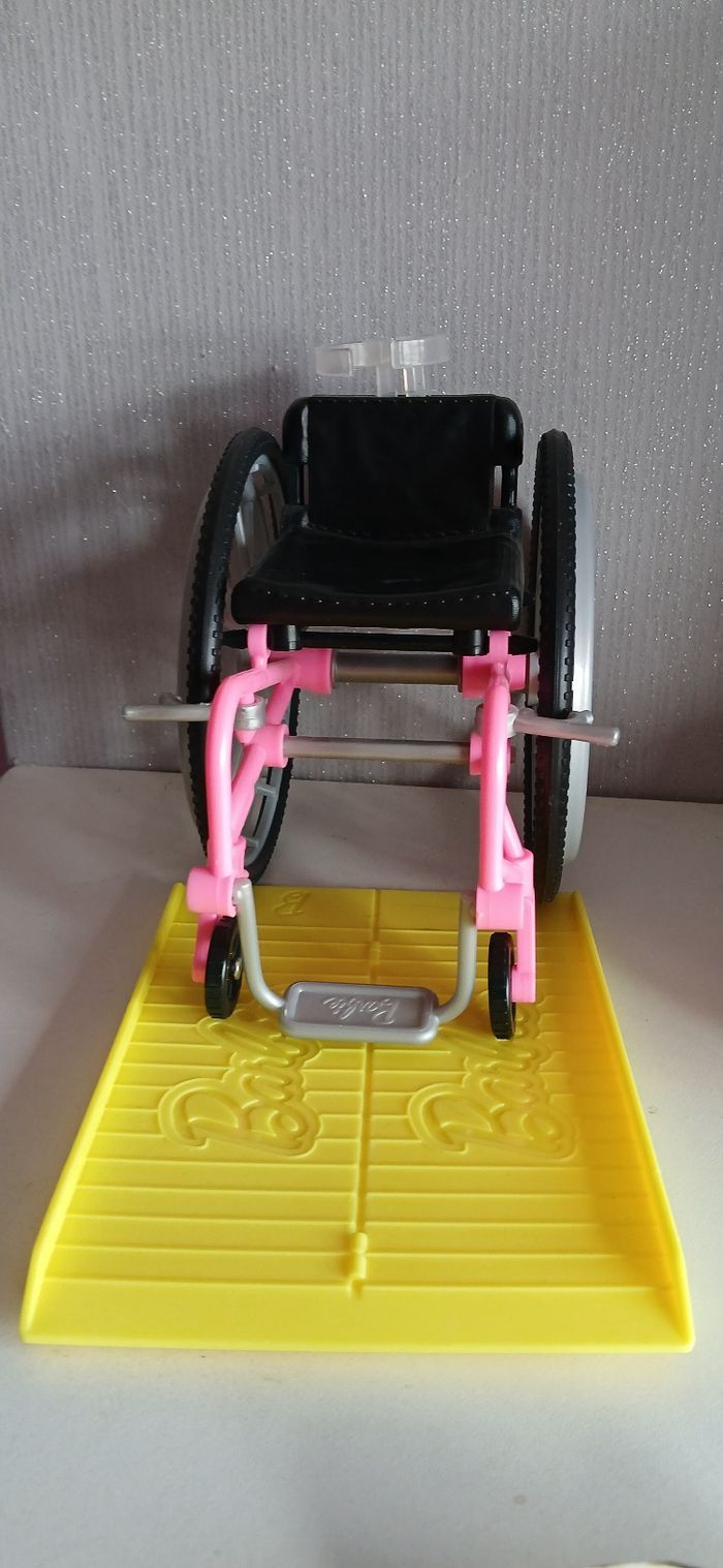 Fauteuil roulant barbie - photo numéro 2