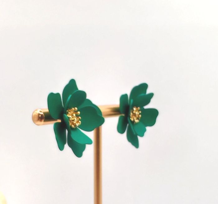 Boucles d'oreilles clous fleur - photo numéro 2