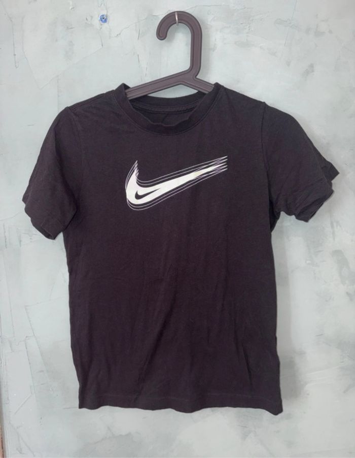 T shirt noir Nike taille M femme