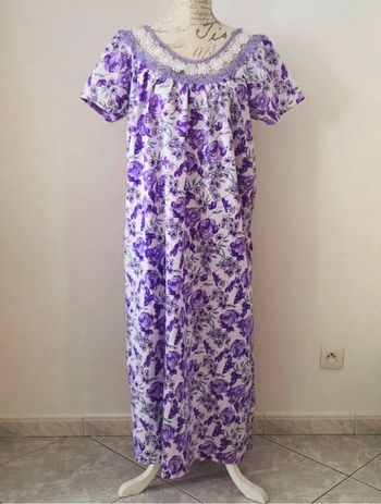 Djellaba violette et blanche