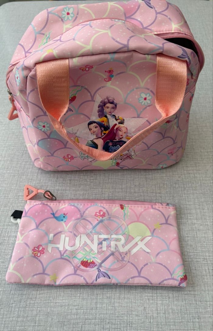 Ensemble 3 pièces sac à dos, sac à collation et plumier assortis KPop Demon Hunters Neuf et emballé - photo numéro 5