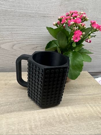 Porte canette  ou pot à crayon lego