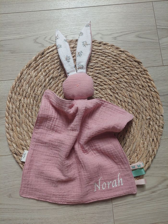 Doudou personnalisé double gaze rose