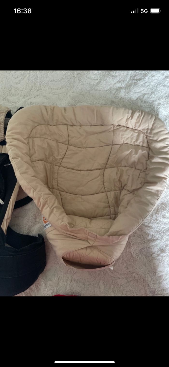 Porte bébé Ergobaby avec réhausseur - photo numéro 2