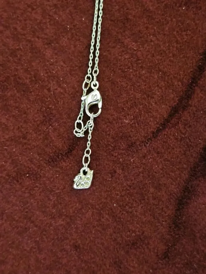 Élégant Collier Swarovski Rond en Métal et Cristal - État Impeccable - photo numéro 3