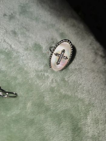 Bague médaille ovale xxl nacré croix cristaux acier inoxydable argent réglable